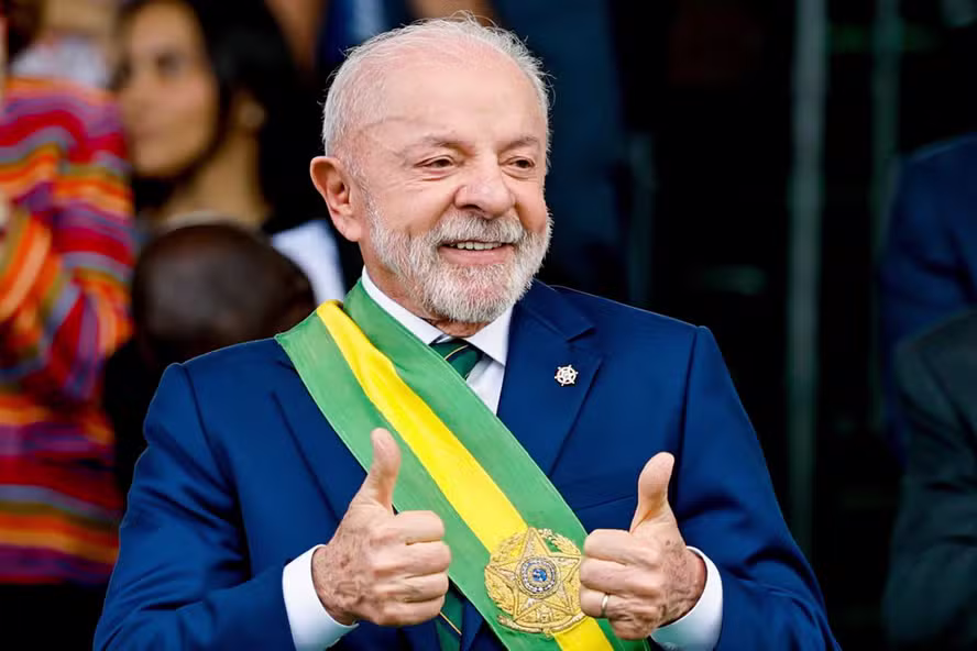 Imagem de Governo anuncia reajuste de 15% no Bolsa Família a 17 dias do primeiro turno