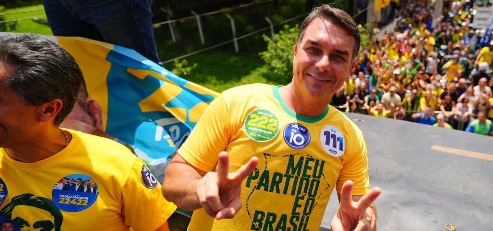 Imagem de Flávio Bolsonaro reúne ACM Neto, João Roma e Nikolas Ferreira em comício no Farol da Barra neste sábado