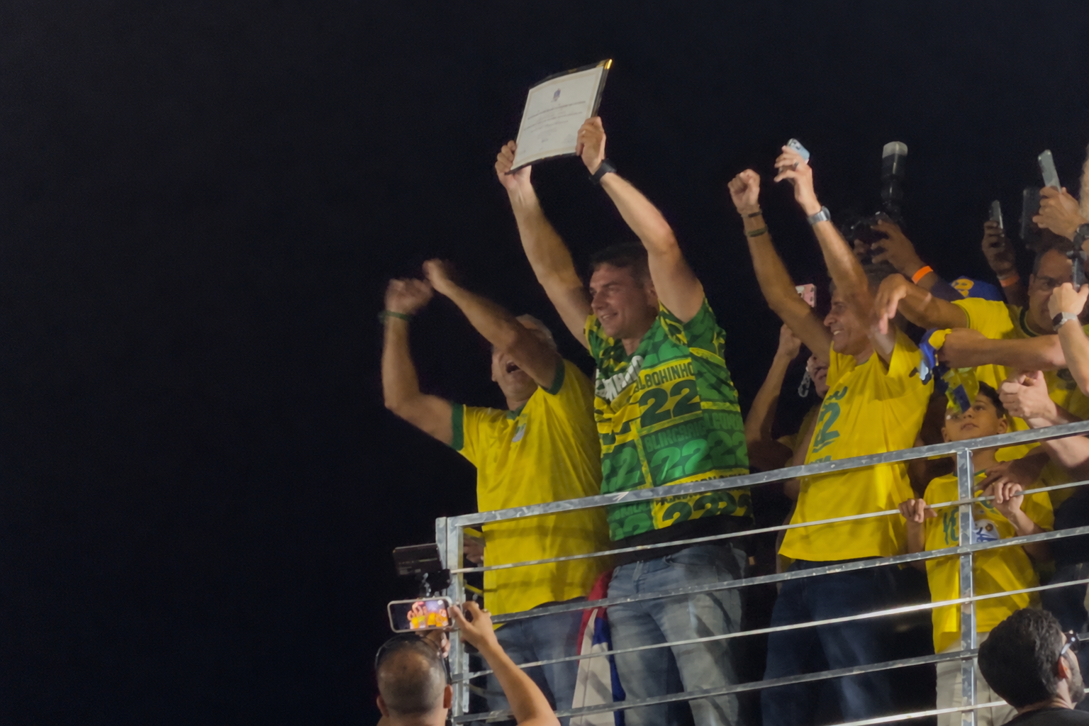 Imagem de Justiça derruba proibição e libera entrega de título de cidadão de Salvador a Flávio Bolsonaro
