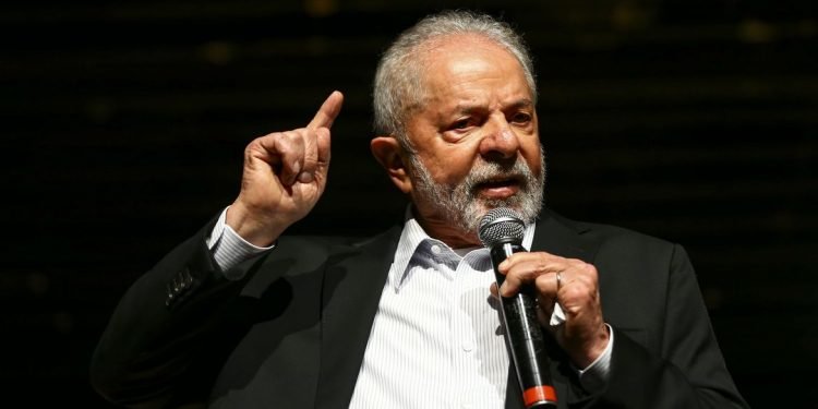 Imagem de Lula veta trecho de projeto que liberou manifestação política de policiais