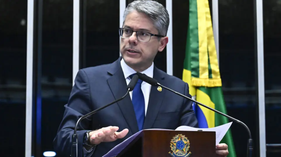 Imagem de Senador quer CPI para apurar contrato do Master com esposa de Moraes