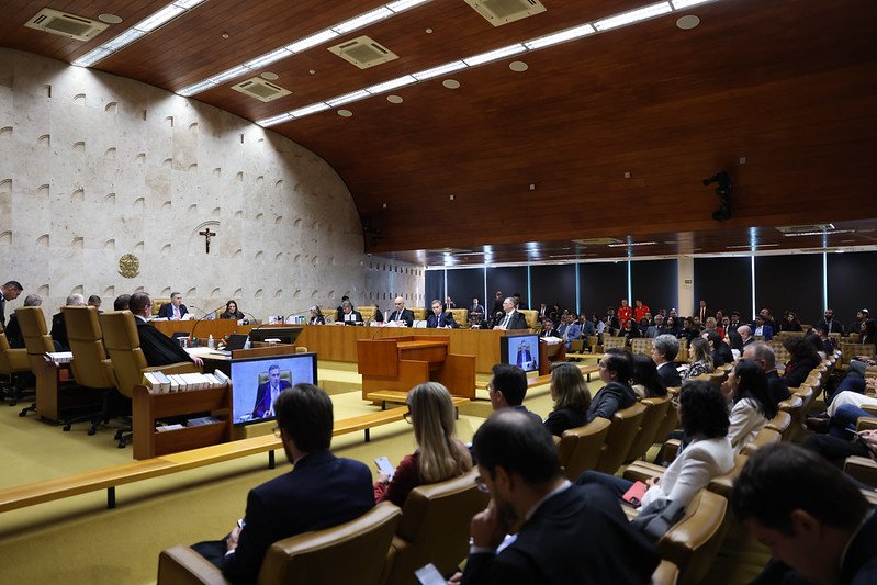 Imagem de Por 8 votos a 3, STF decide regular redes sociais