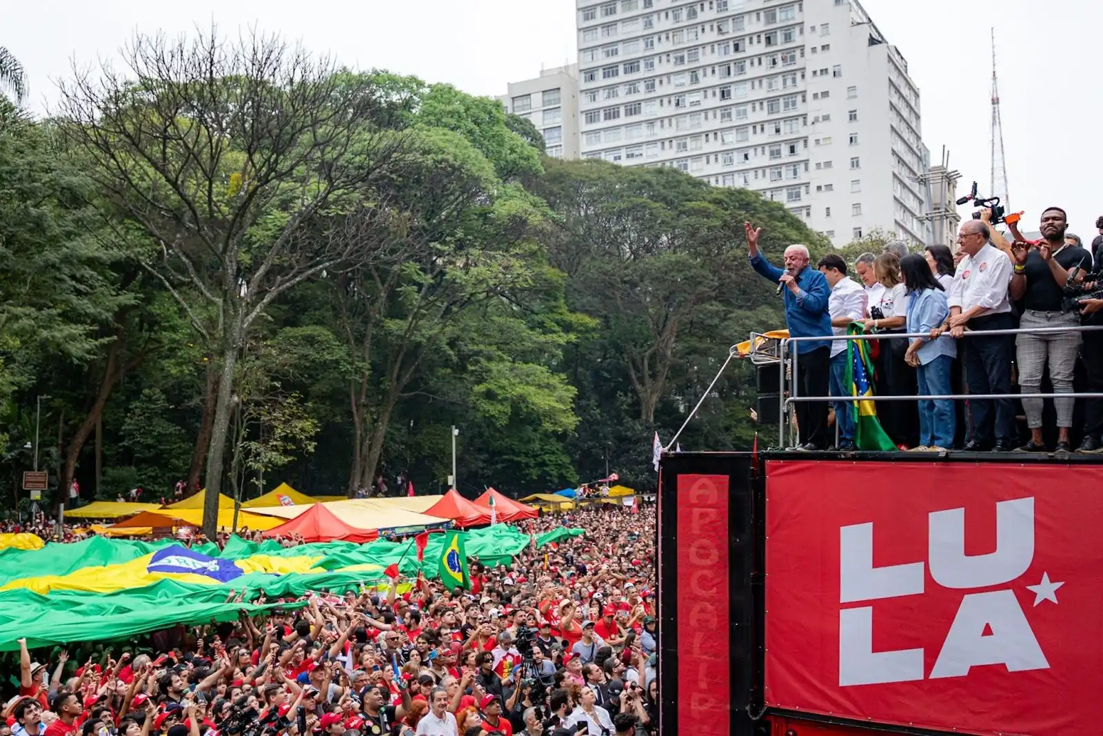 Imagem de Lula destaca fim da 6 x 1 como prioridade para campanha de reeleição
