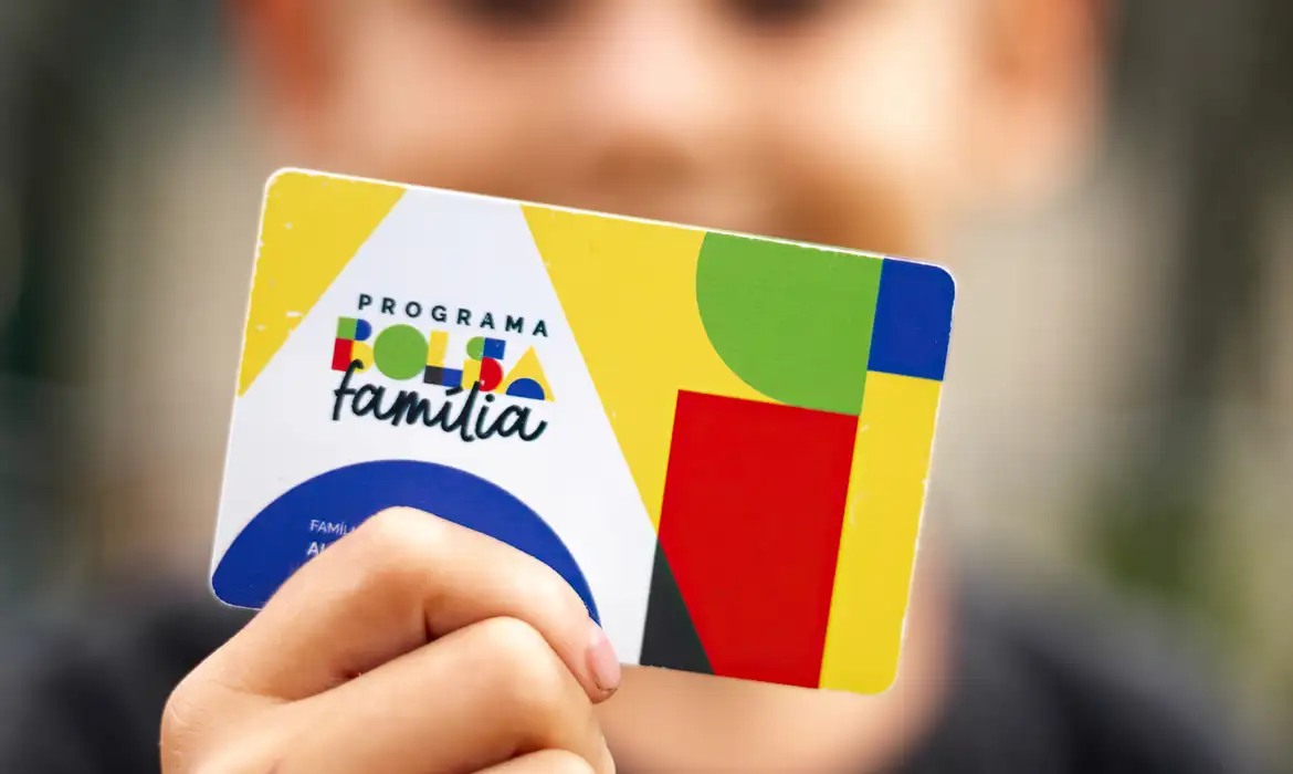 Imagem de Caixa paga Bolsa Família a beneficiários com NIS de final 3