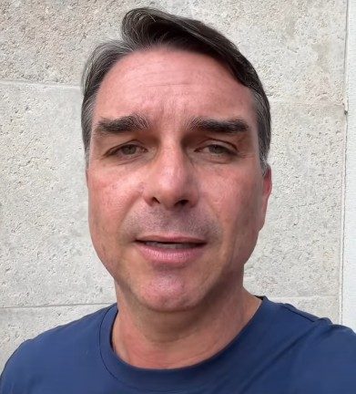 Flávio Bolsonaro fala após resultado das eleições