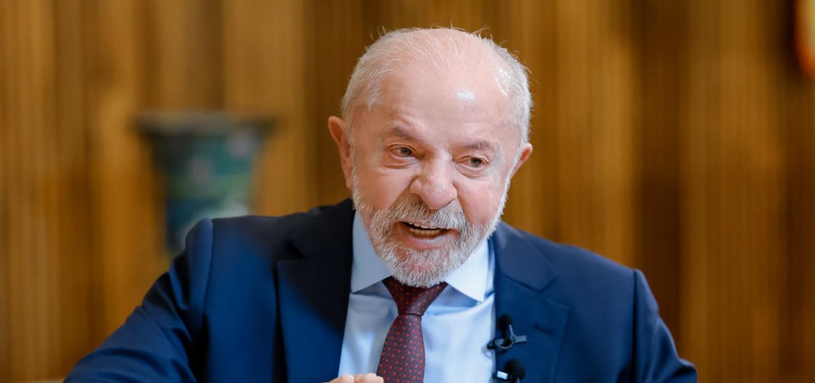 Imagem de Lula diz que não era presidente quando Moraes foi indicado ao STF e cita escolha feita por TemerPresidente reagiu às críticas de Flávio Bolsonaro e destacou que Alexandre de Moraes chegou ao Supremo após indicação de Michel Temer, em 2017; Lula também men