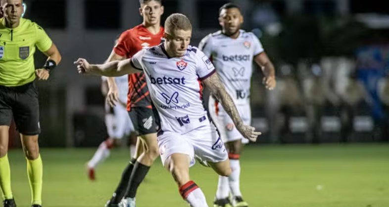 Imagem de Vitória é derrotado pelo Athletico com gol na reta final