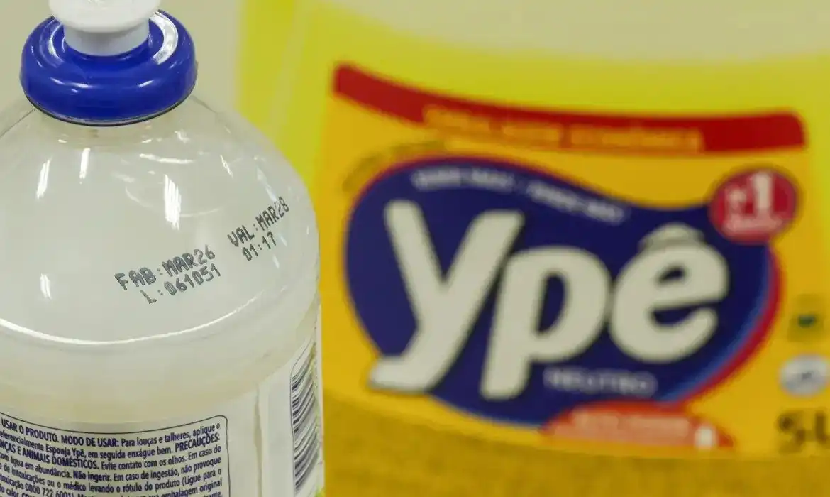 Imagem de Anvisa libera venda e consumo de lotes de detergentes e desinfetantes da Ypê