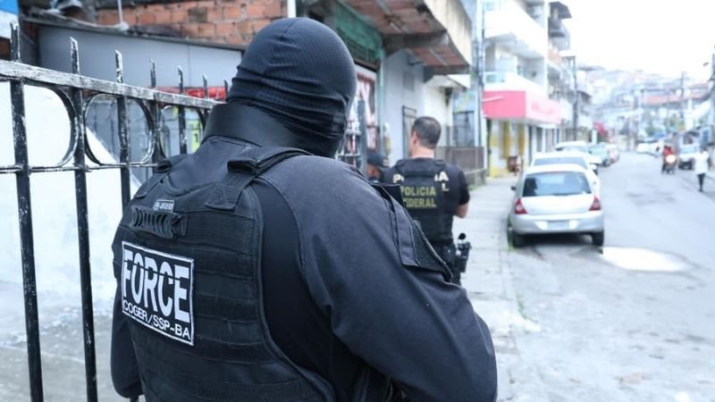 Imagem de Operação fecha o cerco contra ex-PM suspeito de fraudar registros de CACs na Bahia
