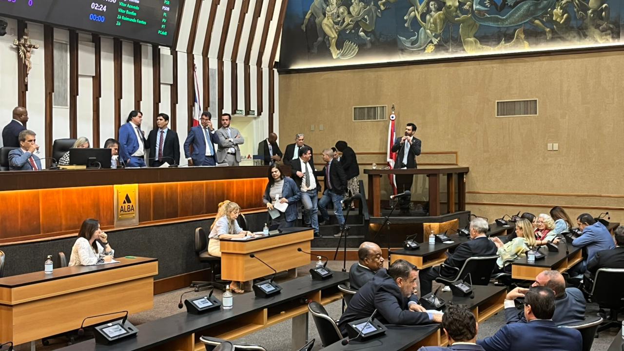 Imagem de Após 8 horas de obstrução da oposição, governo aprova empréstimo de R$ 2 bilhões na AL-BA
