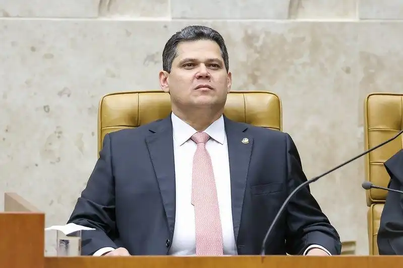 Imagem de Fim da escala 6x1: Alcolumbre marca para 6 de outubro discussão da PEC que diminui jornada de trabalho