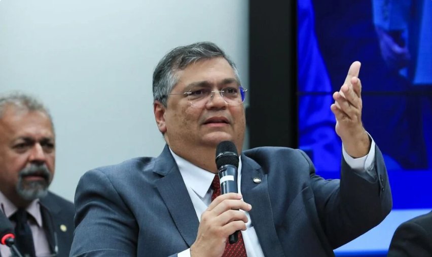 Imagem de Dino relaciona assassinos em escolas a manifestantes em Brasília
