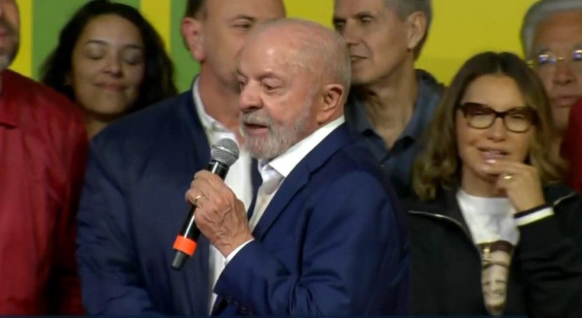 Lula (PT) fala após resultado do 1º turno