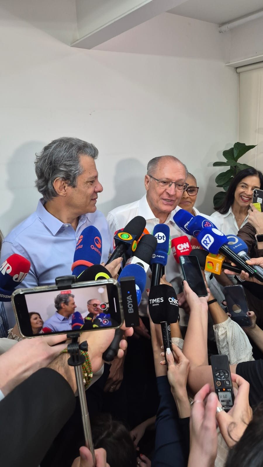 Fernando Haddad vota na Zona Sul de São Paulo.