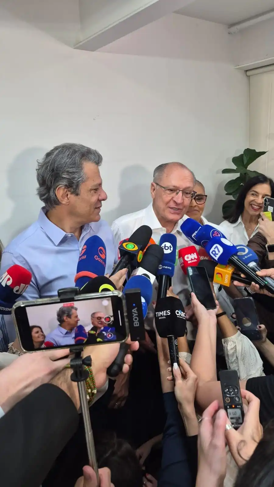 Imagem de Após acompanhar Lula, Haddad vota na Zona Sul de São Paulo