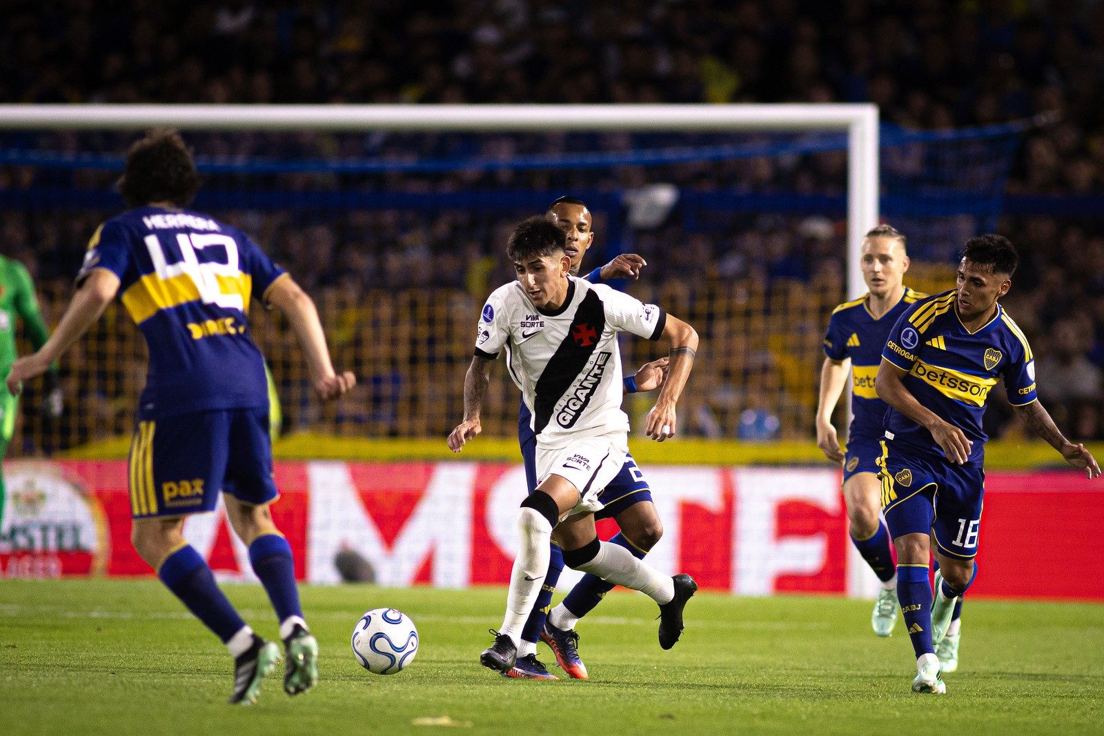 Vasco e Boca Juniors decidem quem será o primeiro finalista da Copa Sul-Americana nesta terça (20)