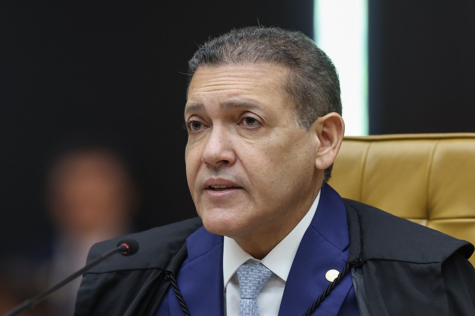 Nunes Marques, ministro do STF, durante sessão que pode tornar Alexandre de Moraes investigado por mensagens trocadas com Daniel Vorcaro