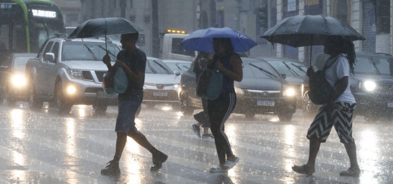 Imagem de INMET emite alerta vermelho para 392 municípios da Bahia por risco de chuvas intensas