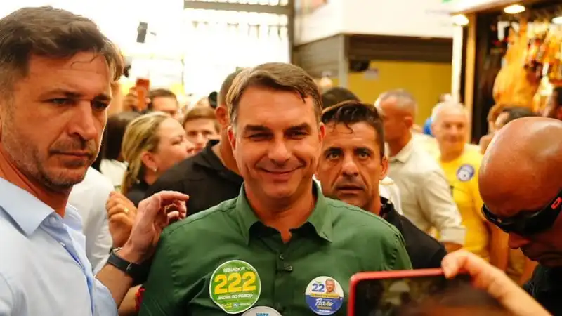 Imagem de ACM Neto confirma ato com Flávio Bolsonaro no Farol da Barra no dia 17