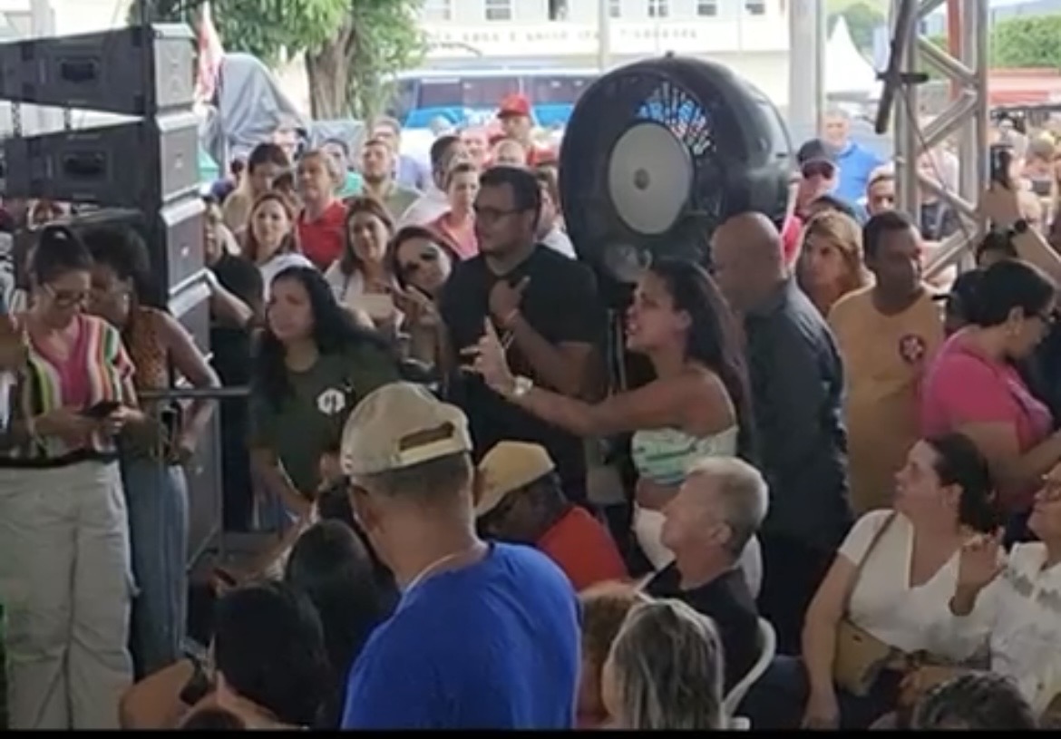 Imagem de Mulher declara voto em ACM Neto, critica Wagner e Jerônimo e é retirada de evento do PT na Bahia