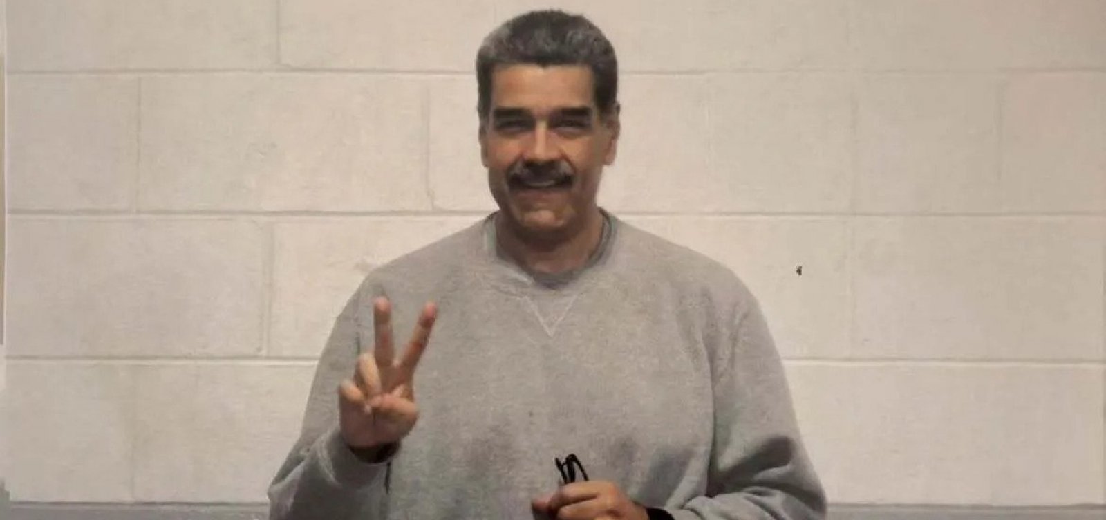 Imagem de Perfil de Nicolás Maduro publica fotos do ex-presidente venezuelano na prisão nos EUA