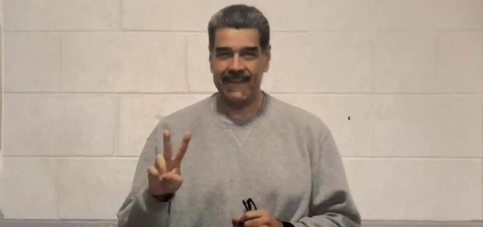Imagem de Perfil de Nicolás Maduro publica fotos do ex-presidente venezuelano na prisão nos EUA