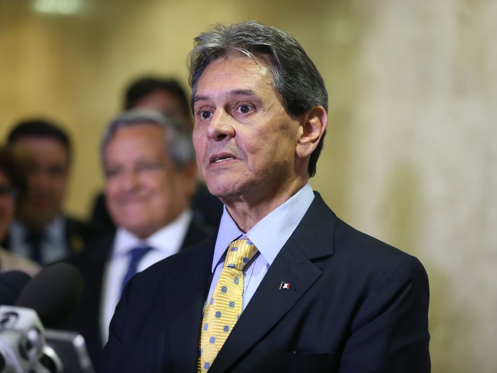 Imagem de Após autorização do STF, Roberto Jefferson deixa prisão de tornozeleira eletrônica para cumprir pena em casa