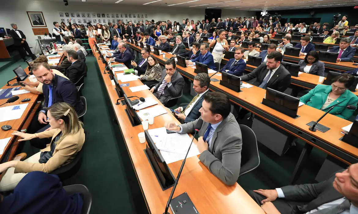 Imagem de CCJ da Câmara retoma análise do fim da escala 6x1 nesta quarta-feira