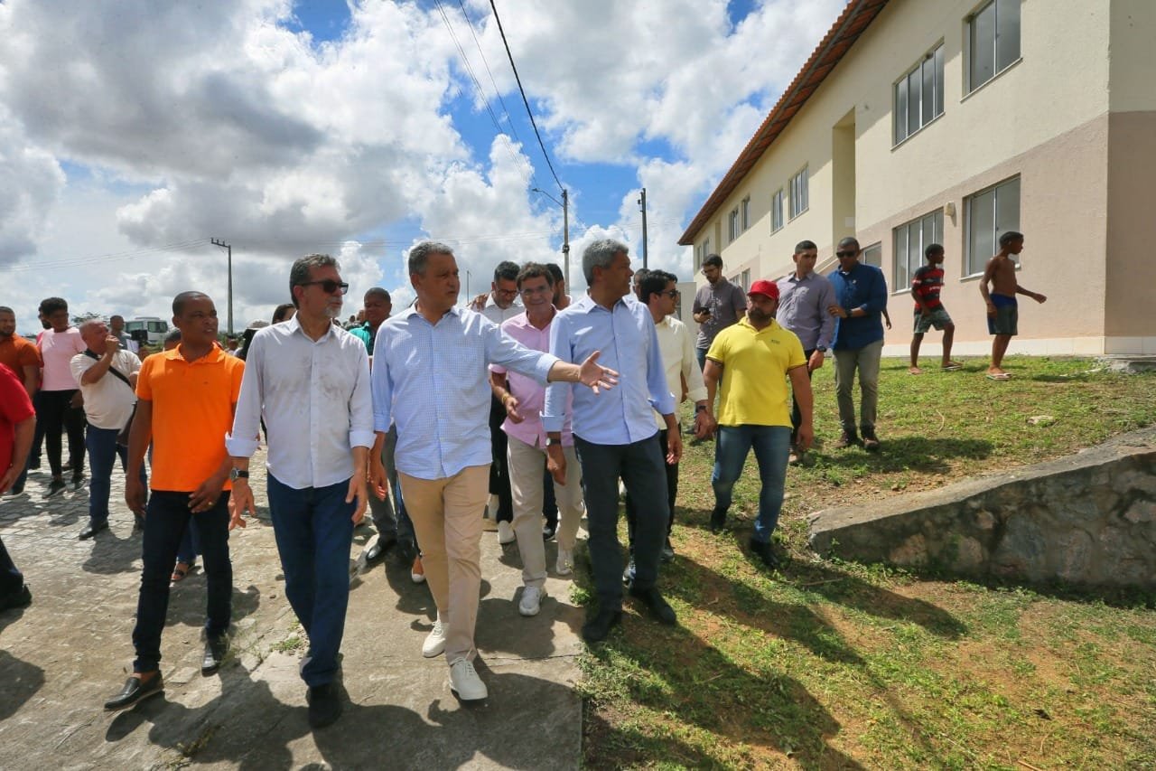 Imagem de Jerônimo e Rui vistoriam obras federais em Feira de Santana, Santo Amaro e Lauro de Freitas