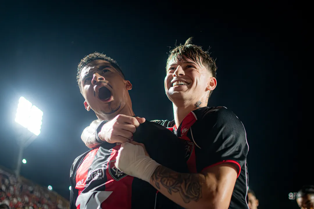 Imagem de Renê marca, Vitória vence o Grêmio e respira no Brasileirão