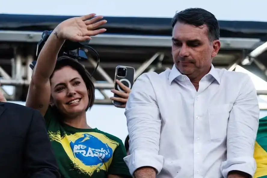Imagem de Michelle diz que Jair Bolsonaro não busca culpados após derrota de Flávio