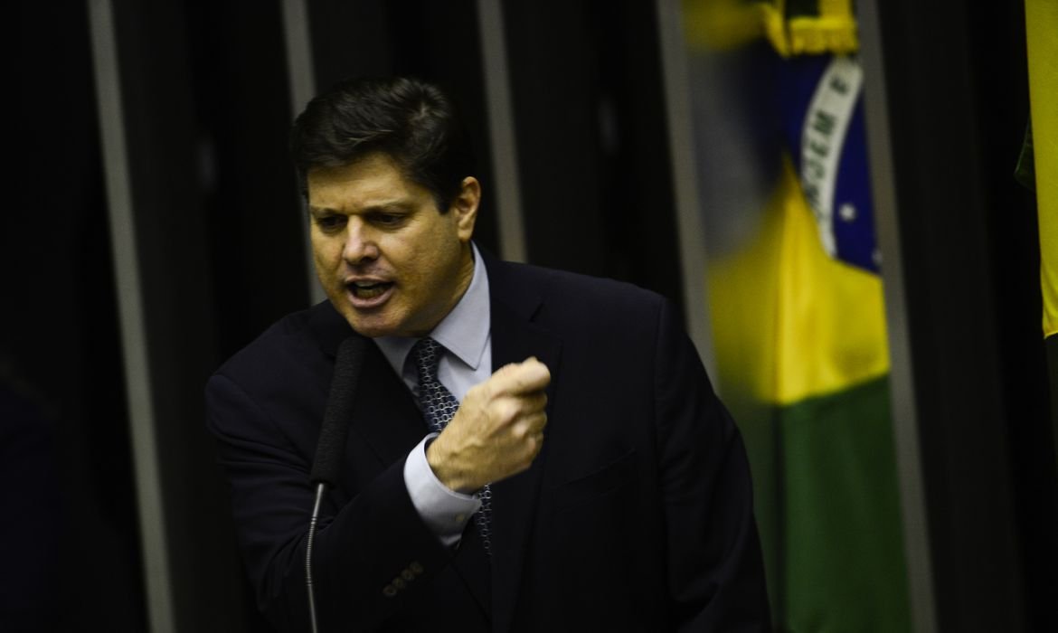 Imagem de Reforma tributária será fatiada, confirma Baleia Rossi