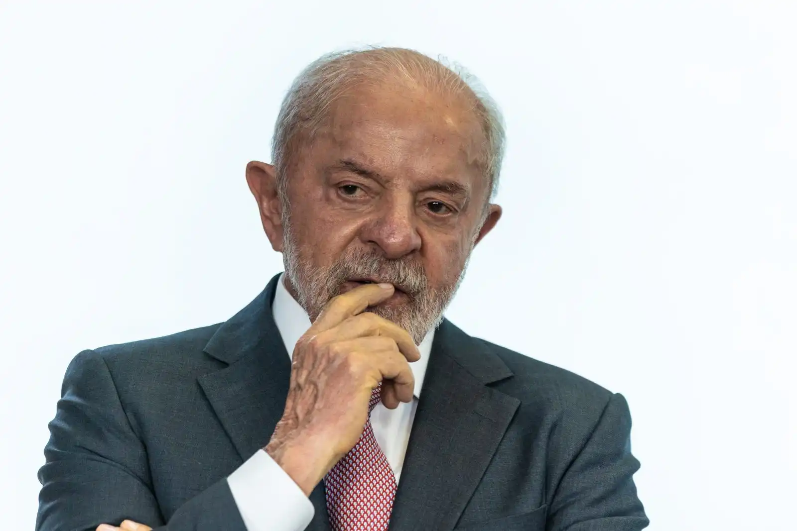 Imagem de Nunes Marques condiciona retomada de canal do WhatsApp de Lula a registro eleitoral