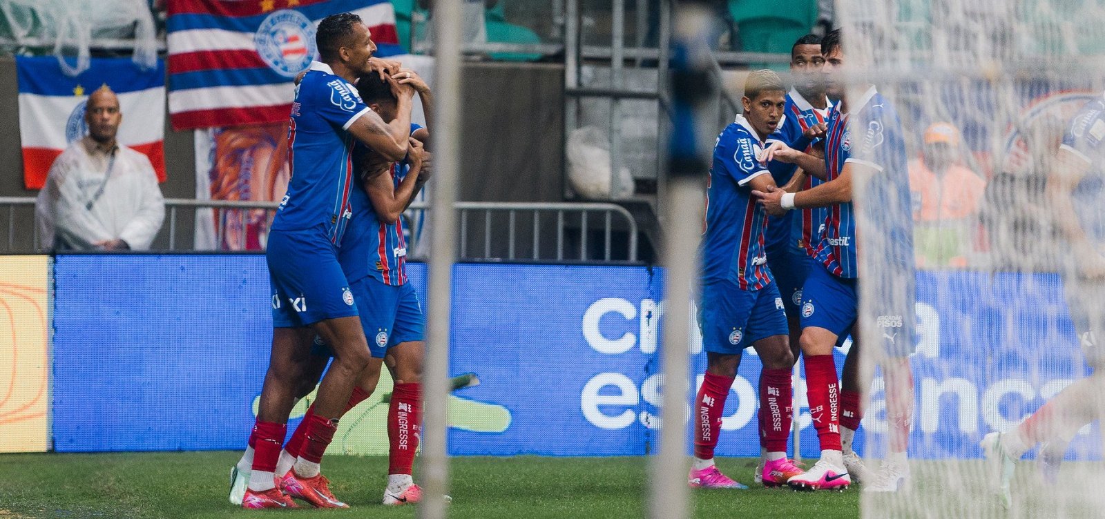 Imagem de Bahia vira sobre o São Paulo na Fonte Nova e se aproxima da Libertadores