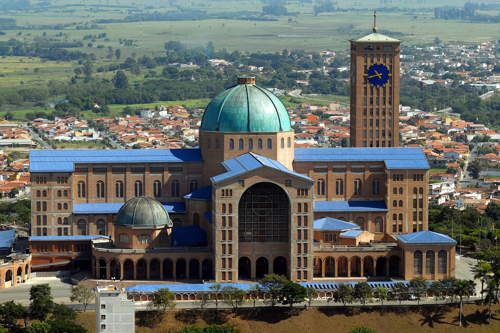 Santuário Nacional de Aparecida, localizado em Aparecida, SP