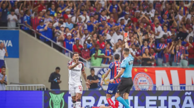 Imagem de Bahia quebra escrita e vence; Flamengo tem dois expulsos e perde liderança