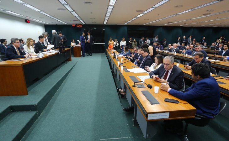 Imagem de Governo corre contra o tempo para aprovar Orçamento de 2024 antes do recesso parlamentar