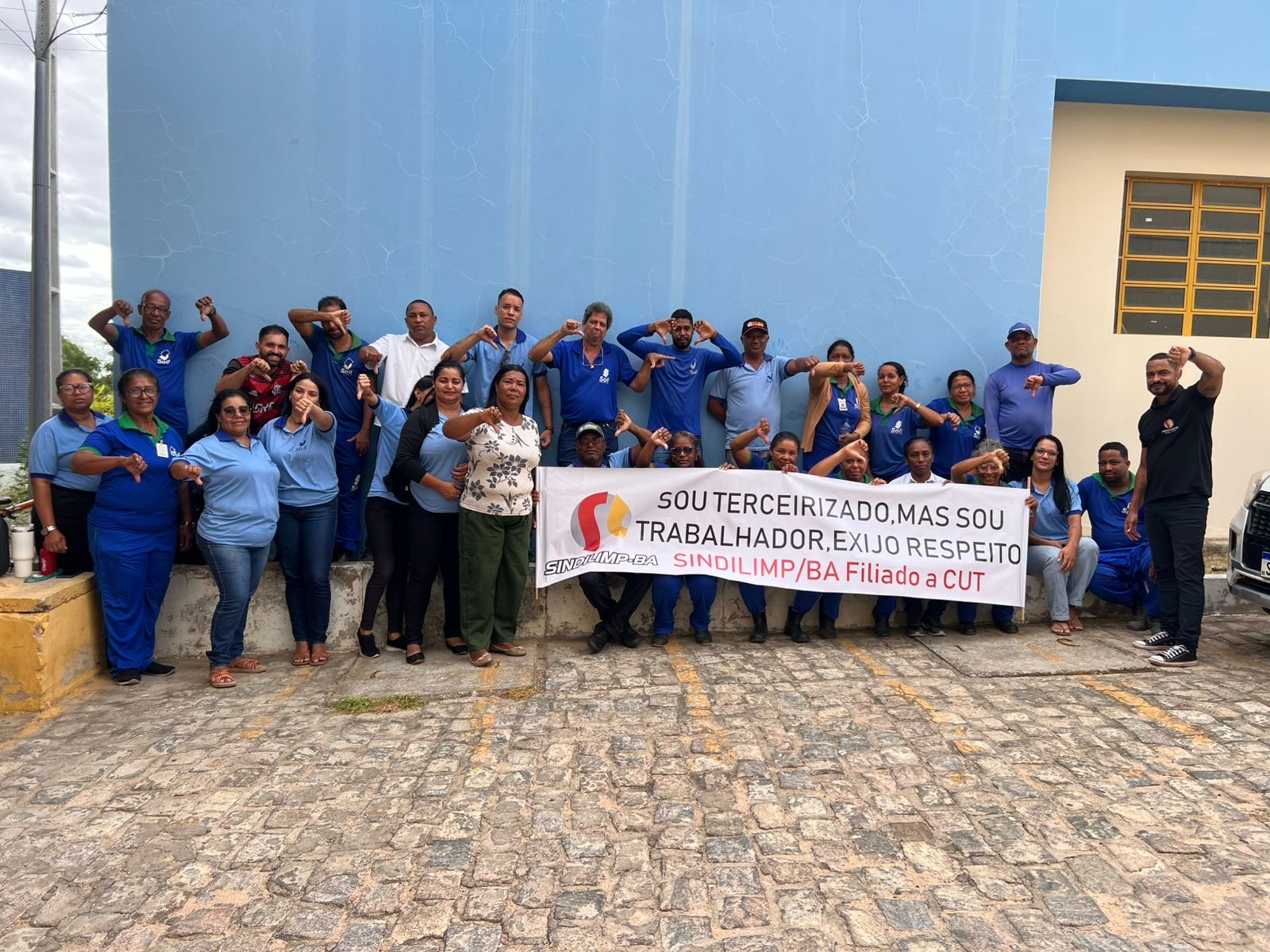 Imagem de Terceirizados da empresa Soll seguem parados na Univasf em Juazeiro por falta de pagamento de salário