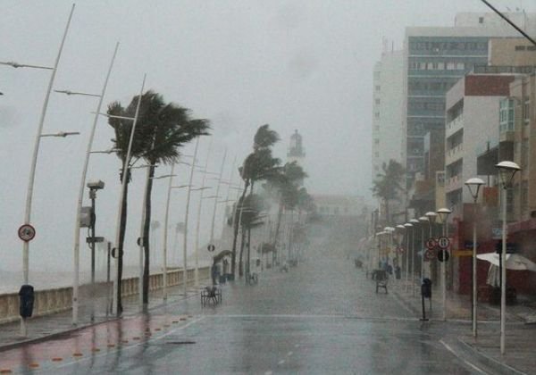 Imagem de Chuvas intensas em Salvador continuam durante todo o dia nesta sexta