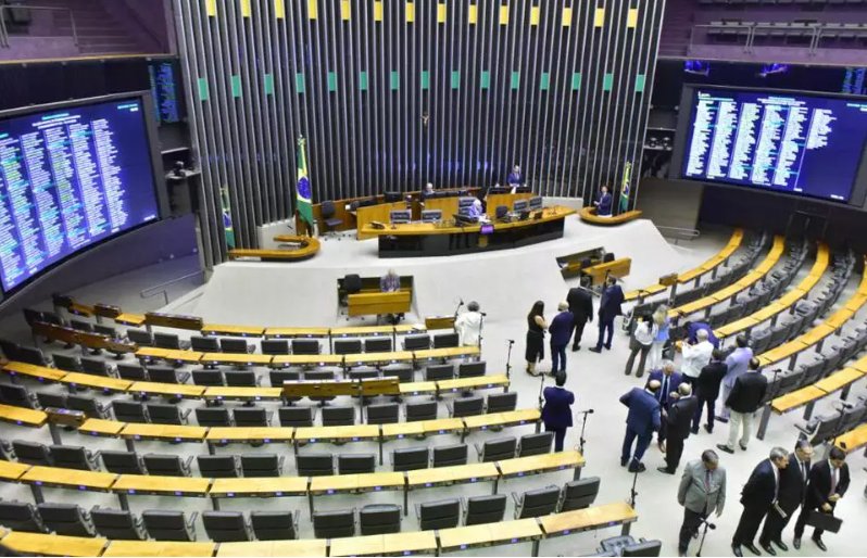 Imagem de Deputados torram R$28,8 milhões em combustíveis