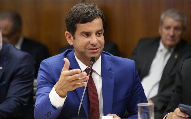 Dr. Luizinho.