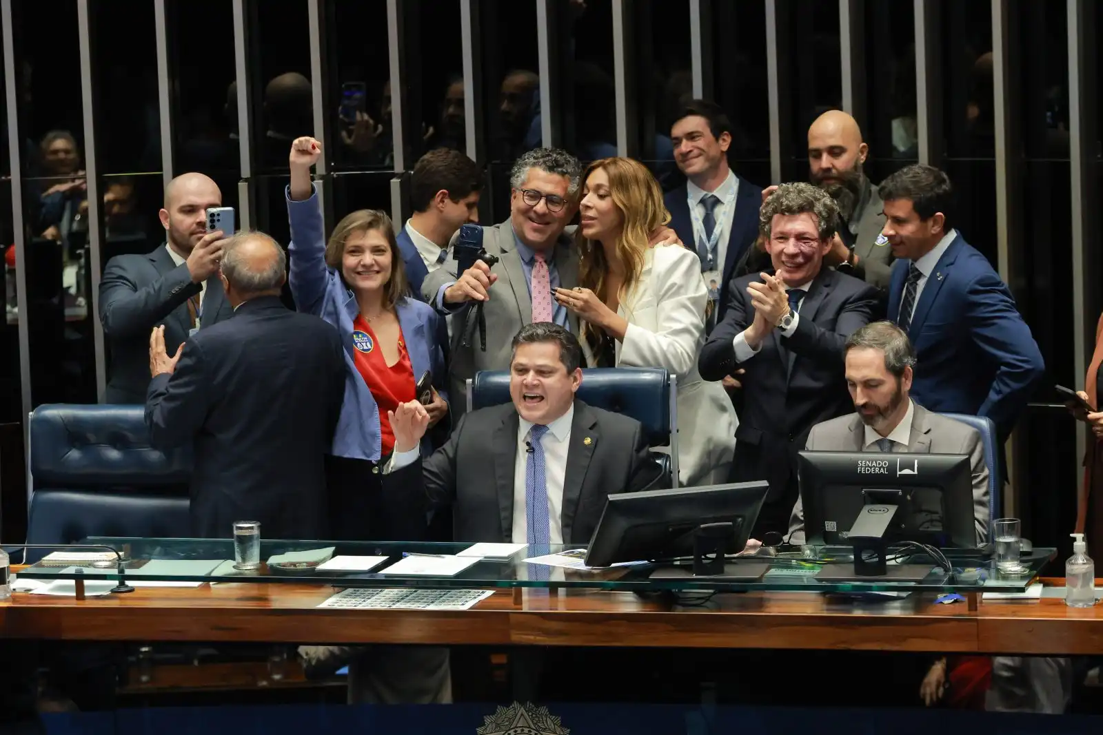 Imagem de Escala 6x1: Congresso deve promulgar PEC na próxima semana