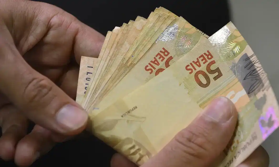 Imagem de ‘50 Debates para o Brasil’: salário mínimo deve ter ganho real anual ou ser ajustado apenas pela inflação?