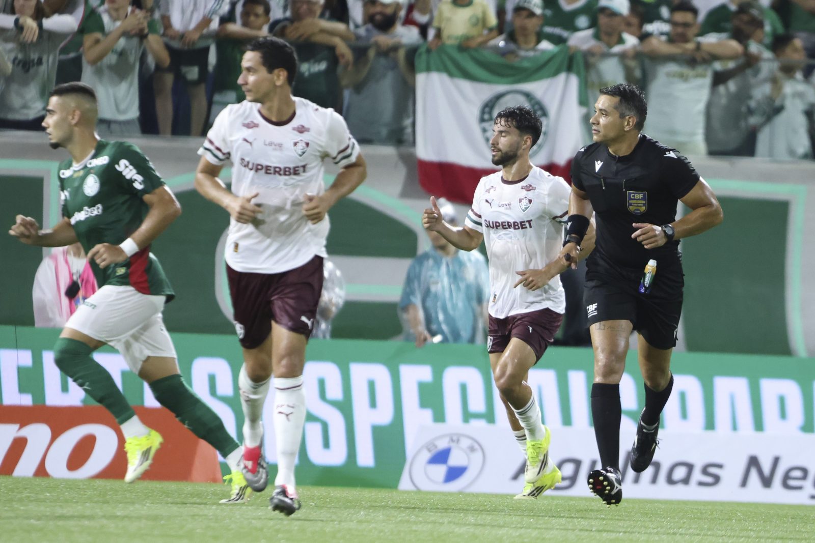 Fluminense e Palmeiras decidem vaga na final da Libertadores 2026