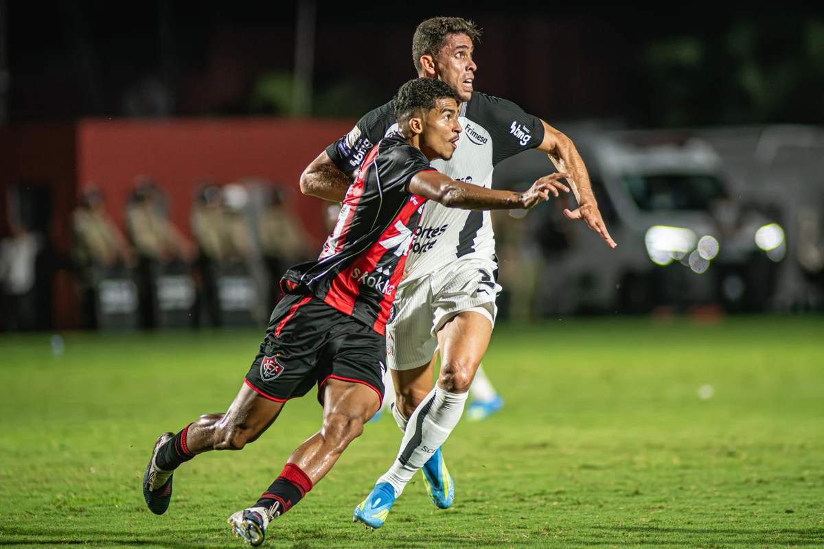 Imagem de Vitória enfrenta Corinthians nesta segunda em confronto direto contra o rebaixamento; veja onde assistir