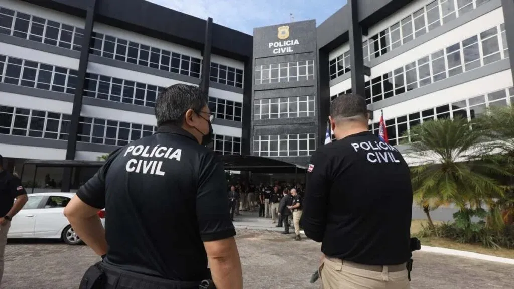 Imagem de Suspeito de matar filha de policiais durante assalto em Salvador se entrega