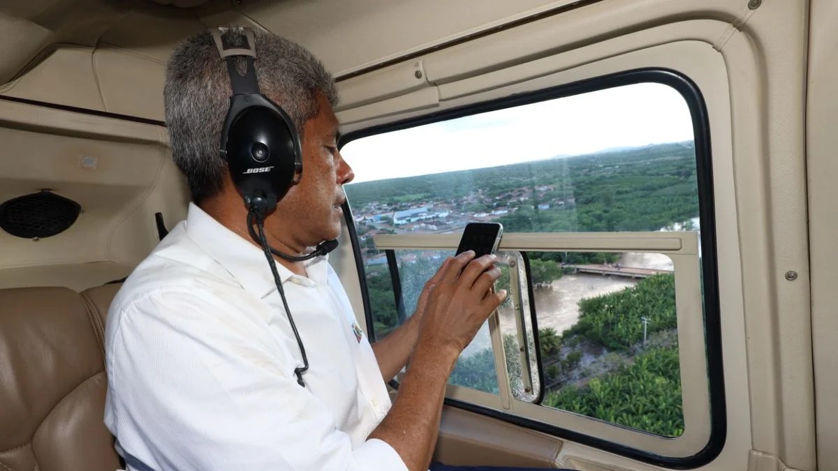Imagem de Helicóptero usado por Jerônimo em campanha aparece em relatório da PF sobre ex-sócio do Banco Master