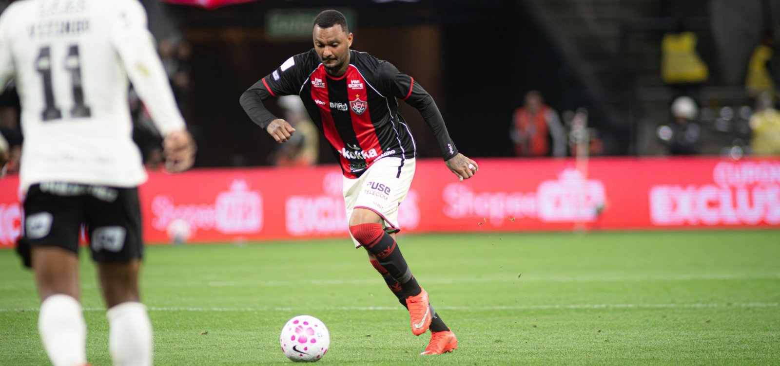 Imagem de Vitória sai na frente, mas cede empate ao Corinthians e segue sem vencer fora de casa no Brasileirão