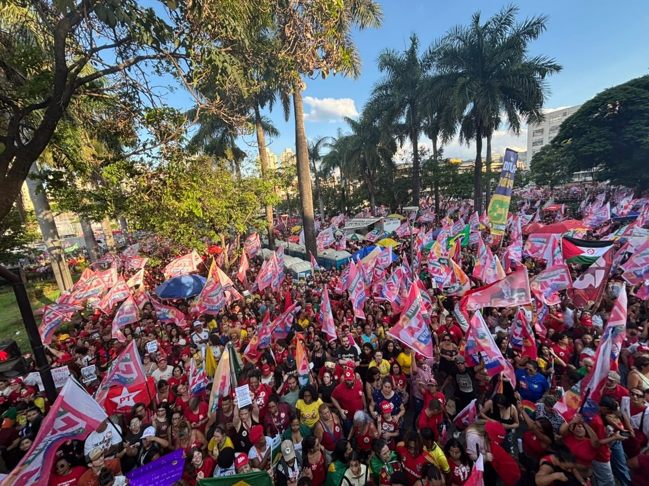 Apoiadores de Lula durante ato em BH