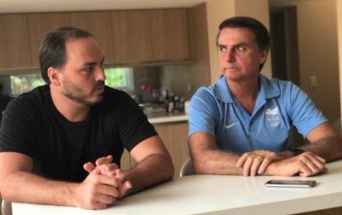Carlos e Jair Bolsonaro